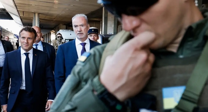 ماكرون يؤكد من كييف وقوفه معها.. وشولتز: هذه الحرب لا بد وأن تنتهي