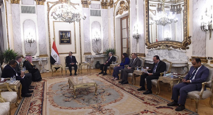 بالصور.. رئيس الوزراء يلتقي رئيس مجلس إدارة شركة “أكوا باور” العالمية
