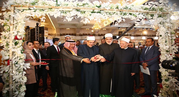 بالصور.. مفتي الجمهورية يفتتح معرض “الشهيد” لنبذ العنف ودعم استراتيجية الدولة في مواجهة التطرف