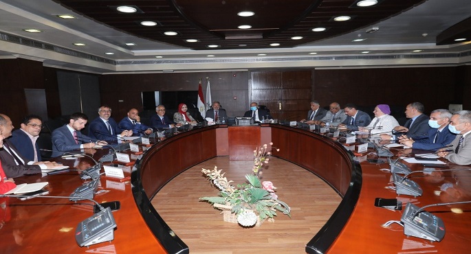 بالصور.. وزير النقل يبحث مع السفير الإيطالي بالقاهرة التعاون في قطاع السكك الحديدية