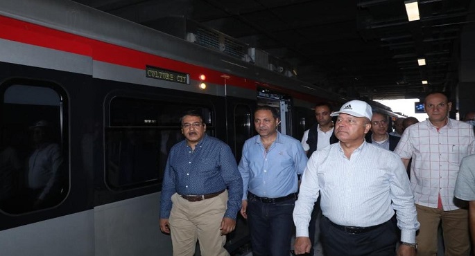 بالصور .. وزير النقل يتابع جاهزية مشروع القطار الكهربائي الخفيف LRT  ويتفقد مواقع العمل بمونوريل العاصمة الادارية الجديدة