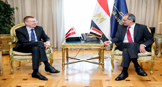 بالصور.. وزير الاتصالات يبحث مع وزير خارجية لاتفيا فرص التعاون والاستثمار