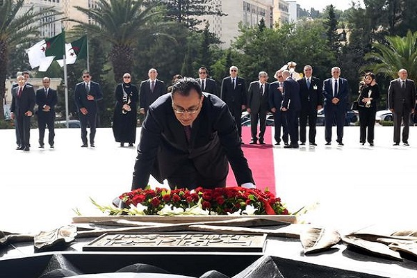 بالصور.. مدبولي يزور مقام الشهيد بالعاصمة الجزائرية ويضع إكليلا من الزهور تكريما لأرواح الشهداء
