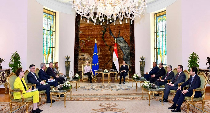 رئيسة المفوضية الأوروبية تؤكد أهمية تعزيز التعاون مع مصر في قضايا المناخ والطاقة والتحول الأخضر