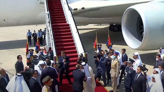 بالفيديو .. الرئيس السيسي يودع أمير قطر بمطار القاهرة في ختام زيارته لمصر