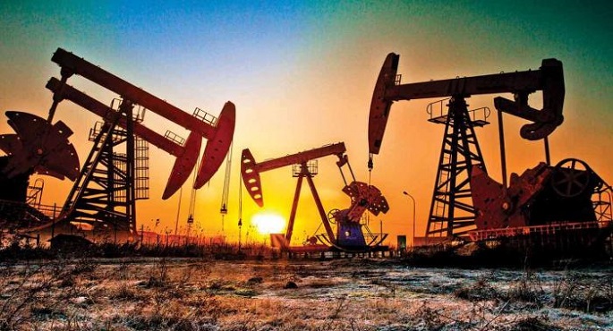 النفط يتجه لتسجيل انخفاض أسبوعي متأثراً بالاقتصاد الأمريكي