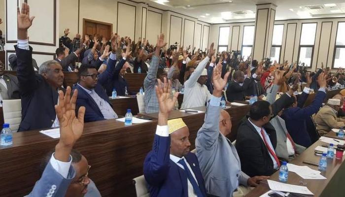 البرلمان الصومالي يمنح الثقة لحكومة حمزة عبدي بري بأغلبية ساحقة