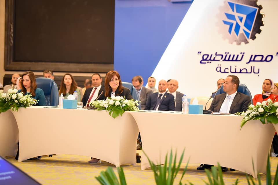 بالصور .. تواصل فاعليات اليوم الثاني من ” مصر تستطيع بالصناعة ” واستكمال جلساته الحوارية