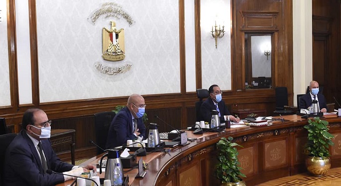 رئيس الوزراء يتابع موقف تنفيذ مشروعات محاور الطرق الرئيسية والكباري على مستوى الجمهورية