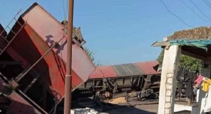 وزير النقل : صرف 50 ألف جنيه إعانة لضحايا حادث قطار بضائع البحيرة