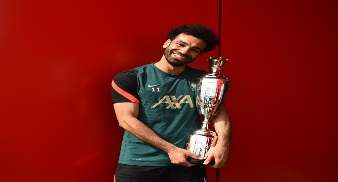 بالصور.. صلاح يتوّج بجائزة أفضل لاعب في البريميرليج