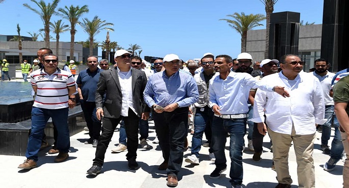 بالصور .. رئيس الوزراء يتجول بأنحاء مدينة العلمين الجديدة