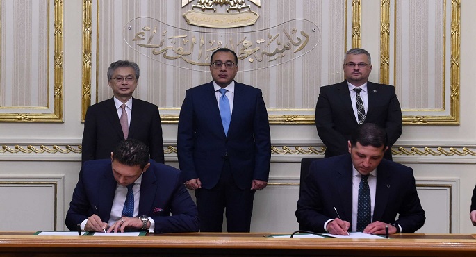 بالصور ..مدبولي يشهد مراسم توقيع مذكرة تفاهم لإقامة أكبر مصنع لـ “سومیتومو” اليابانية في العالم لإنتاج الضفائر الكهربائية للسيارات بمدينة العاشر من رمضان