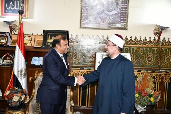 بالصور.. وزير الأوقاف يلتقي بمدير مركز الأمم المتحدة لمكافحة الإرهاب