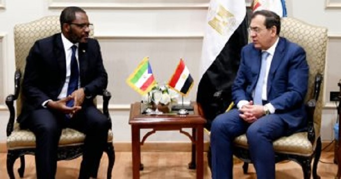 طارق الملا يبحث مع وزير المعادن بغينيا الاستوائية التعاون بين البلدين