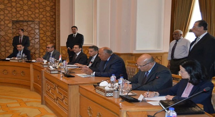 بالصور.. وزير الخارجية يبحث مع وفد المديرين التنفيذيين للبنك الدولي سُبُل تعزيز العلاقات