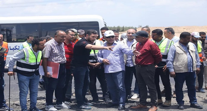 بالصور..وزير النقل يتفقد مواقع العمل بمشروع تطوير وتوسعة طريق وادي النطرون العلمين