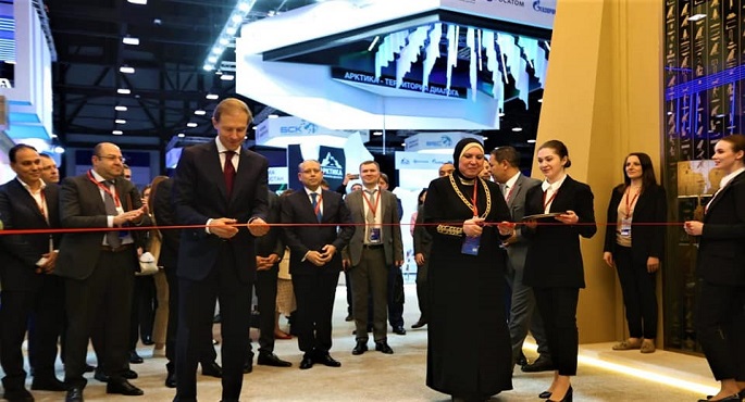 بالصور.. وزيرة التجارة تفتتح الجناح المصري المشارك بفعاليات منتدى سانت بطرسبرج الدولي