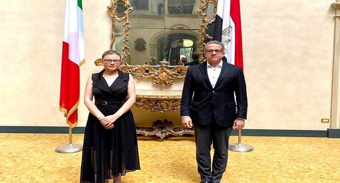 وزير السياحة يلتقي رئيسة اتحاد شركات السياحة الإيطالية في روما