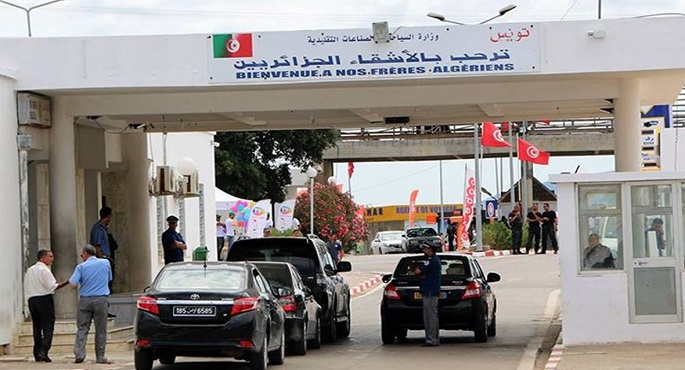 وزير النقل التونسي يوجه بجاهزية المعابر الحدودية البرية مع الجزائر استعدادًا لإعادة فتحها