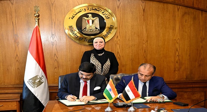 نيفين جامع تشهد توقيع محضر أعمال الدورة الخامسة للجنة التجارية المصرية الهندية المشتركة