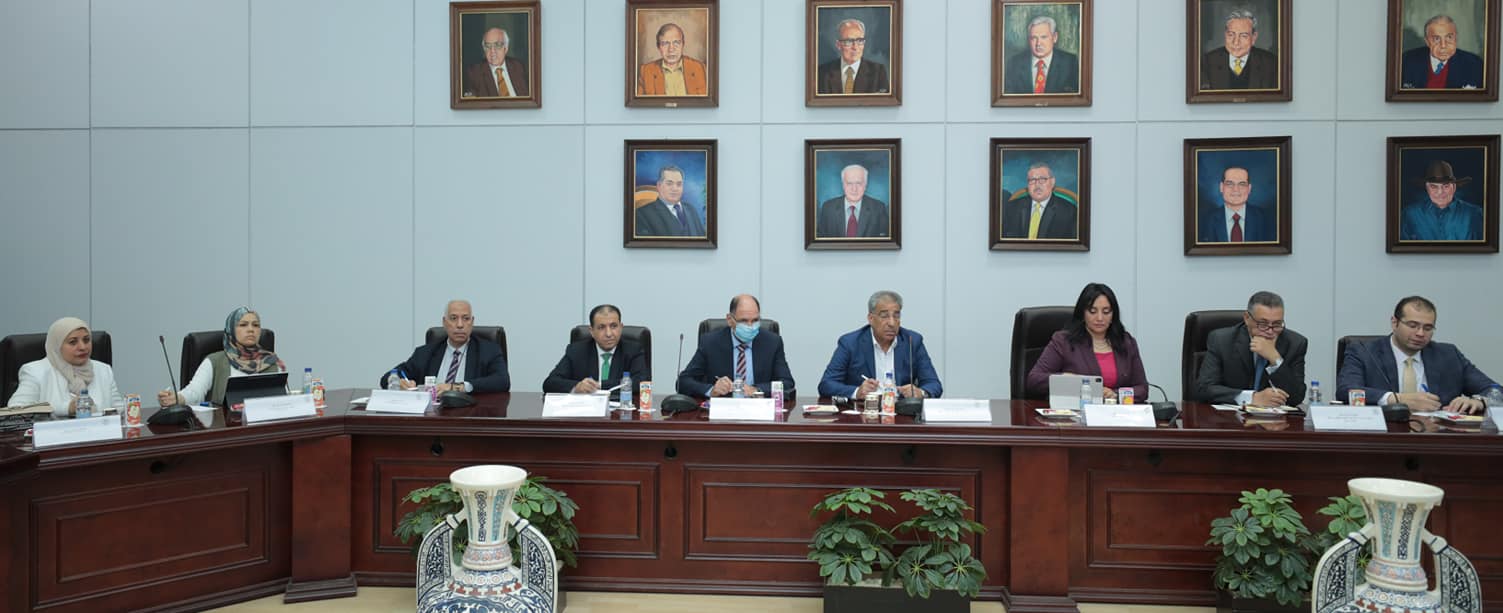 وزير السياحة يتابع الاستعدادات لاستضافة مصر لمؤتمرCOP27