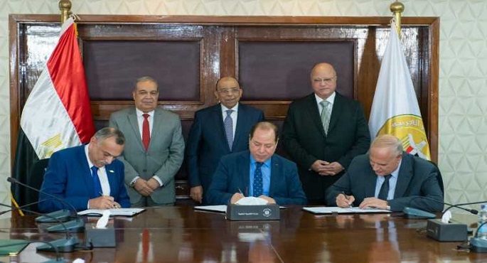 بالصور.. وزيرا التنمية والإنتاج الحربى يشهدان عقد اتفاق لشراء 70 أتوبيسا كهربائيا