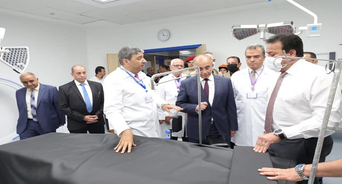بالصور ..الدكتور خالد عبد الغفار يتفقد المستشفى الجامعي بالعاشر من رمضان