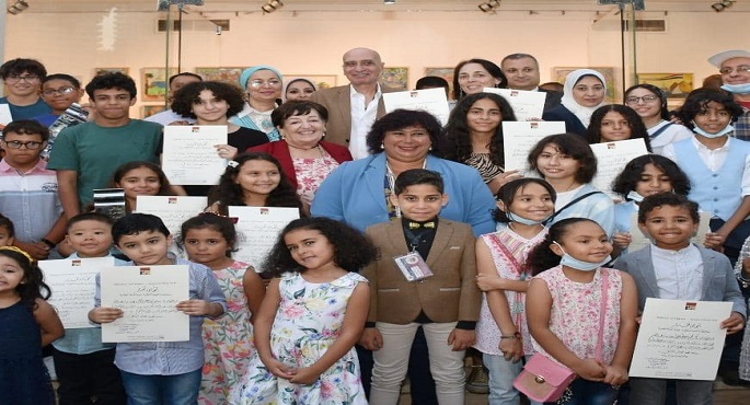 بالصور..وزيرة الثقافة تسلم جوائز الدورة الثانية لبينالي القاهرة الدولي لفنون الطفل