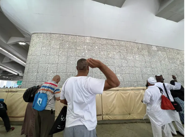 في أول أيام التشريق.. حجاج بيت الله الحرام يرمون الجمرات الثلاث