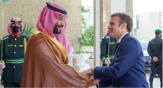 “الرياض” السعودية: زيارة ولي العهد لفرنسا تعزز الشراكة الاستراتيجية بين الرياض وباريس