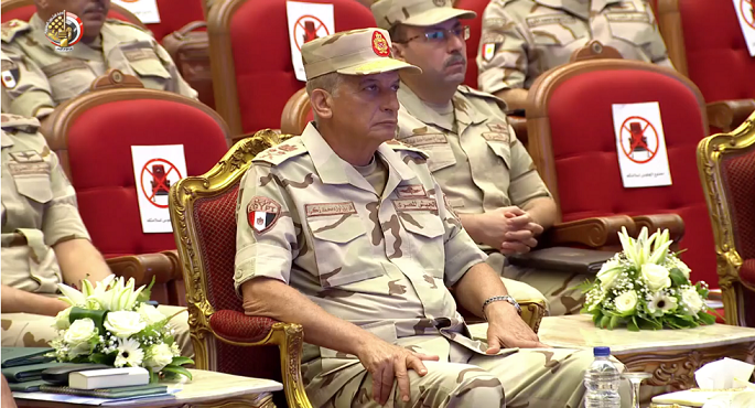 بالفيديو والصور.. وزير الدفاع يلتقي عددا من القادة والضباط المعينين لتولي الوظائف القيادية