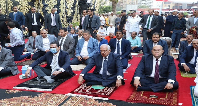 محافظ الجيزة يؤدى صلاة عيد الأضحي المبارك في ساحة مسجد مصطفى محمود بحي الدقي