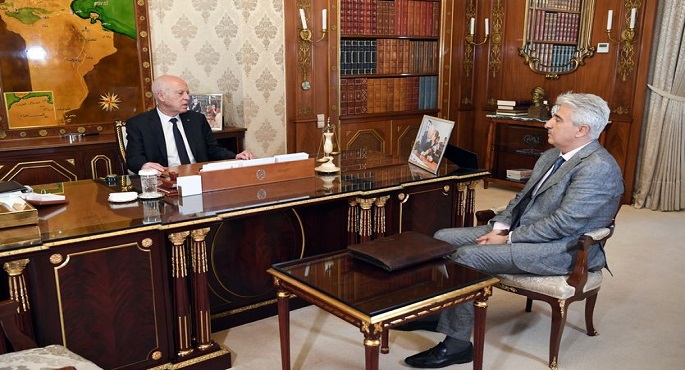 الرئيس التونسي يطلع على الاستعدادات الجارية لتأمين عملية الاستفتاء على مشروع الدستور الجديد