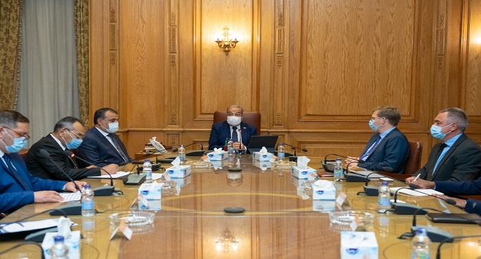بالصور.. وزير الدولة للإنتاج الحربي يبحث مع وفد شركة “راينميتال دينيل” الجنوب أفريقية أوجه التعاون المشترك