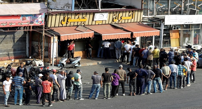 أزمة الخبز تتفاقم في لبنان.. نقص كبير بالقمح وطوابير طويلة على الأفران