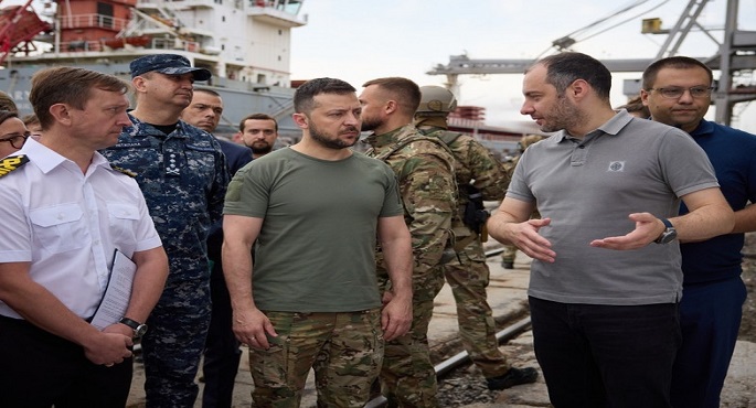زيلينسكي: أوكرانيا مستعدة لشحن الحبوب وتنتظر إشارة البدء