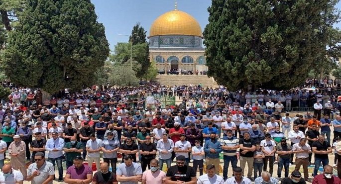 60 ألف فلسطيني يؤدون صلاة الجمعة بالمسجد الأقصى