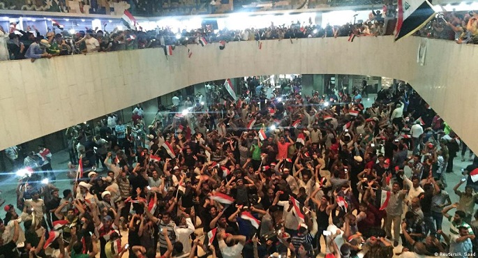 غداة اقتحام البرلمان العراقي .. الكاظمي يعلن تعطيل العمل في مؤسسات الدولة
