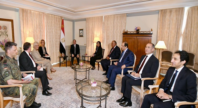 الرئيس السيسي يستقبل وزيرة الدفاع الألمانية في برلين