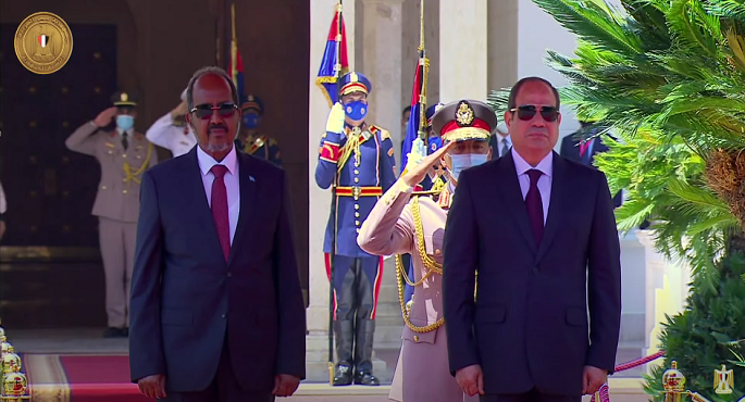 بالفيديو .. الرئيس السيسى يستقبل الرئيس الصومالي ويؤكد استعداد مصر لمواصلة تقديم الدعم للصومال لبناء وترسيخ مؤسسات الدولة