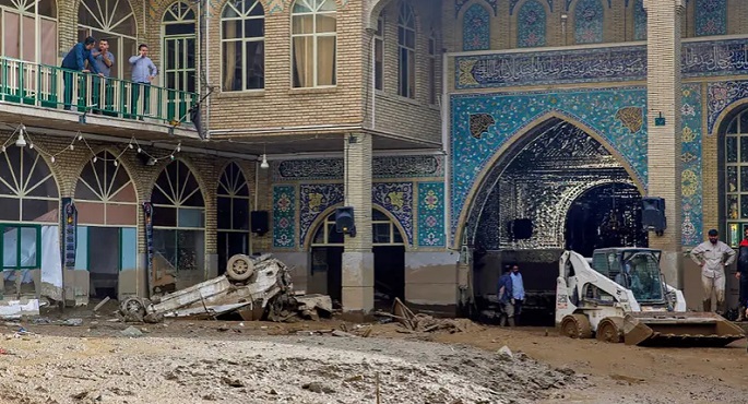 ارتفاع عدد ضحايا السيول في إيران وانهيار مبان تاريخية