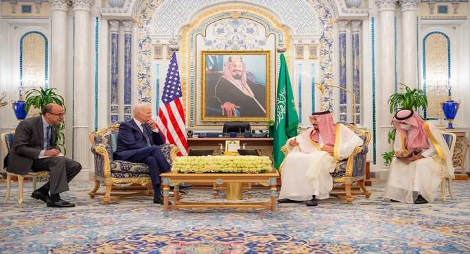 خادم الحرمين الشريفين والرئيس الأمريكي يبحثان سبل تعزيز العلاقات السعودية الأمريكية