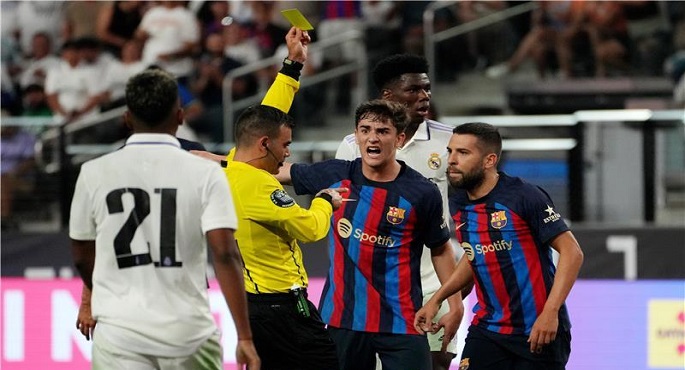 رافينيا يقود برشلونة للفوز على الريال في الكلاسيكو الودي