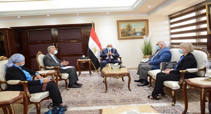 بالصور .. وزير التنمية المحلية يتابع مع وفد برنامج الأغذية العالمى التعاون المشترك