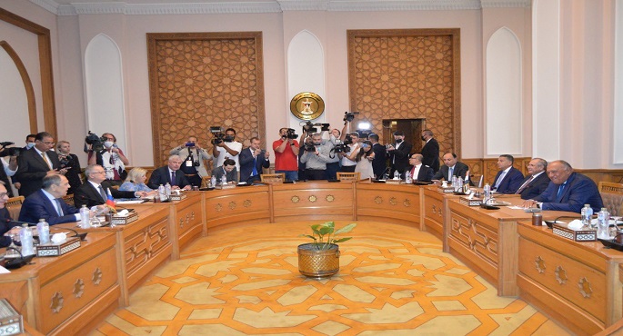 بالصور.. بحضور وفدي البلدين سامح شكري يجري مباحثات مع وزير الخارجية الروسي