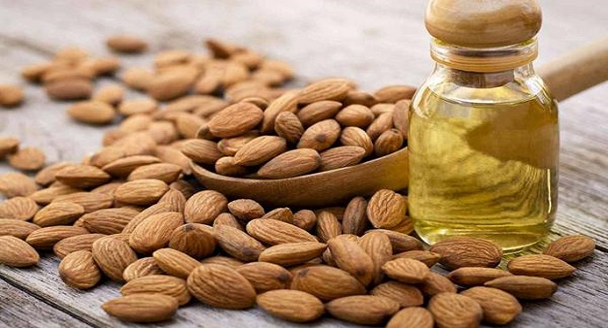 فوائد زيت اللوز المر للجسم وتوحيد لون الجلد