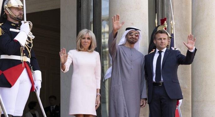 رئيس الإمارات يبحث مع نظيره الفرنسي العلاقات الثنائية والقضايا ذات الاهتمام المشترك