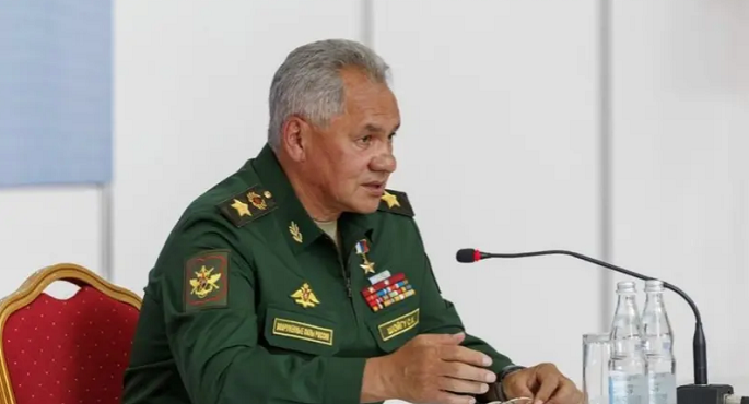 وزير الدفاع الروسي يوجه بالتركيز على تدمير الصواريخ والمدفعية الأوكرانية بعيدة المدى