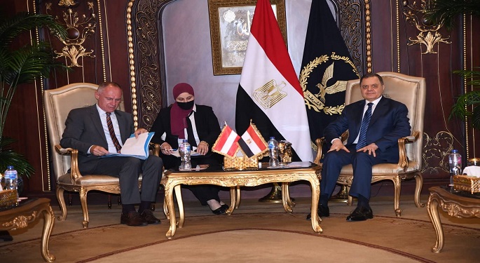 وزير الداخلية يبحث مع نظيره النمساوي التعاون الأمني المشترك
